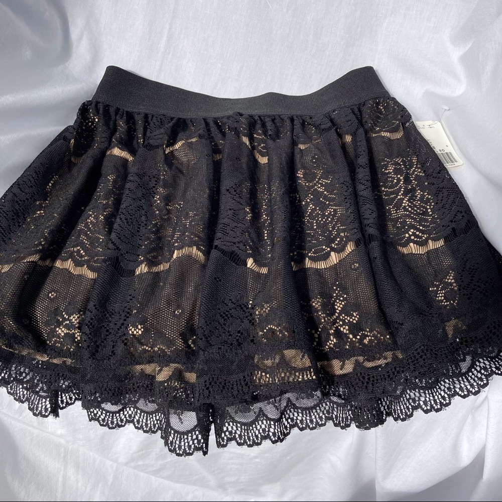 NWT F21 black lace mini-skirt size small